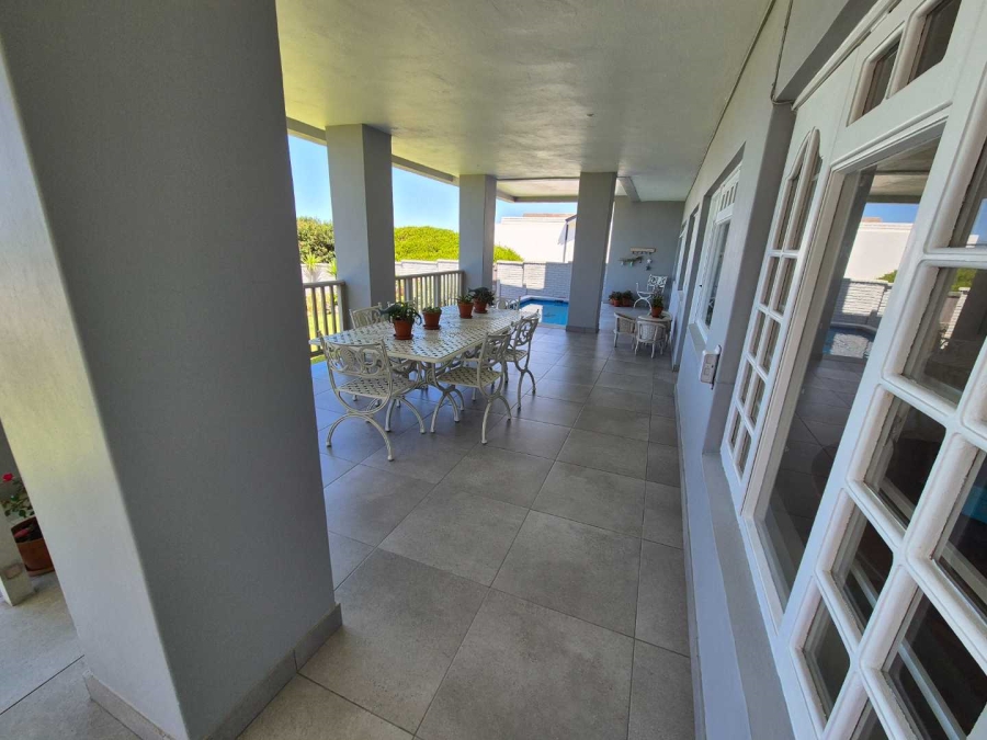 6 Bedroom Property for Sale in Outeniqua Strand Western Cape